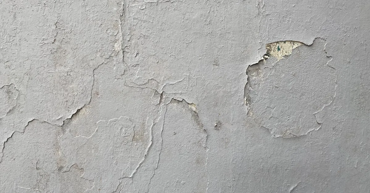 découvrez comment identifier, prévenir et réparer les fissures dans les cloisons sèches pour maintenir des murs solides et esthétiques.