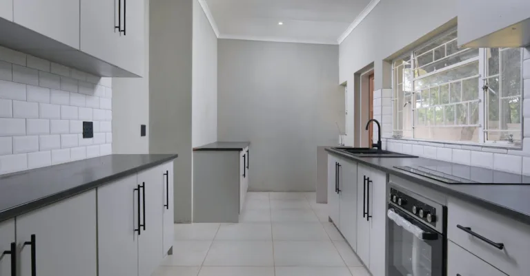 transformez votre cuisine avec notre service de rénovation de cuisine, alliant design moderne et fonctionnalité pour un espace convivial et élégant.