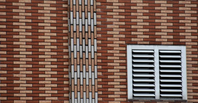 découvrez l'importance de la ventilation par les fenêtres pour améliorer la qualité de l'air intérieur et prévenir l'humidité dans votre maison.