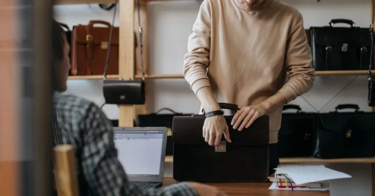 découvrez les critères essentiels pour choisir le sac idéal adapté à vos besoins, style et budget.