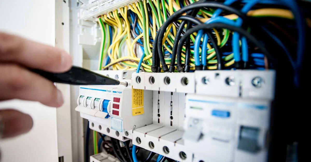découvrez les problèmes courants d'installation électrique, leurs causes et comment les résoudre efficacement pour garantir la sécurité de votre habitation.