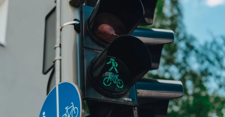 découvrez les réglementations environnementales essentielles pour protéger notre planète et assurer un développement durable. comprenez les lois et normes en vigueur pour une gestion responsable de l'environnement.