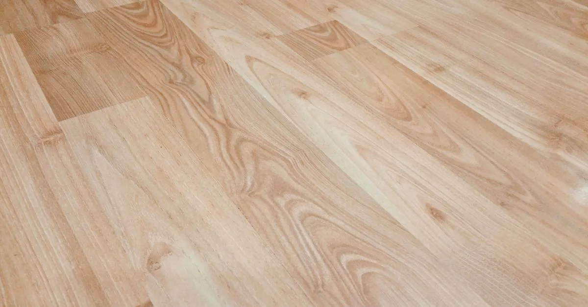découvrez les causes courantes des planchers qui grincent et comment les réparer facilement pour un sol silencieux et confortable.