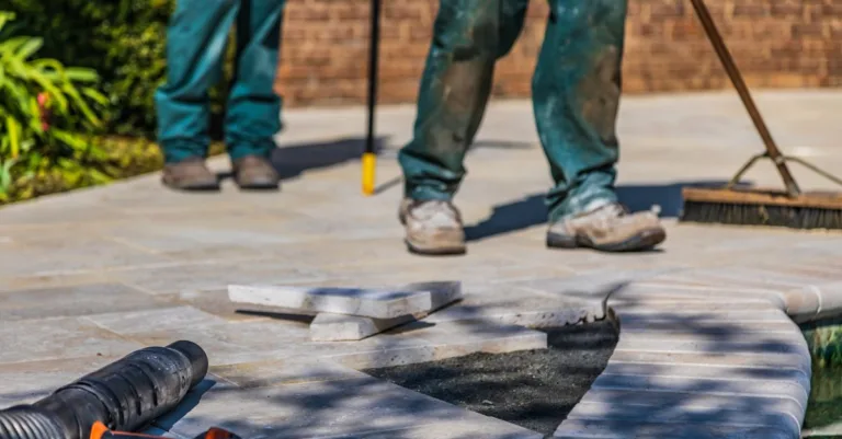 découvrez les erreurs courantes lors de l'installation de carreaux grand format et apprenez comment les éviter pour un résultat parfait et durable.