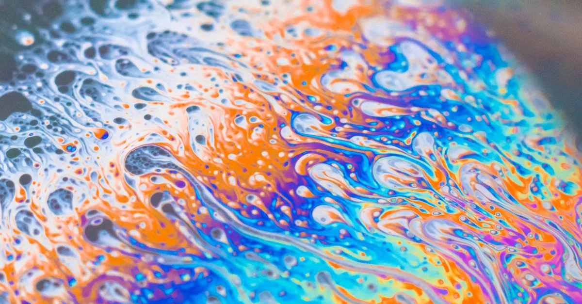 découvrez les causes courantes du cloquage de la peinture et apprenez comment réparer efficacement les bulles pour une finition lisse et durable.