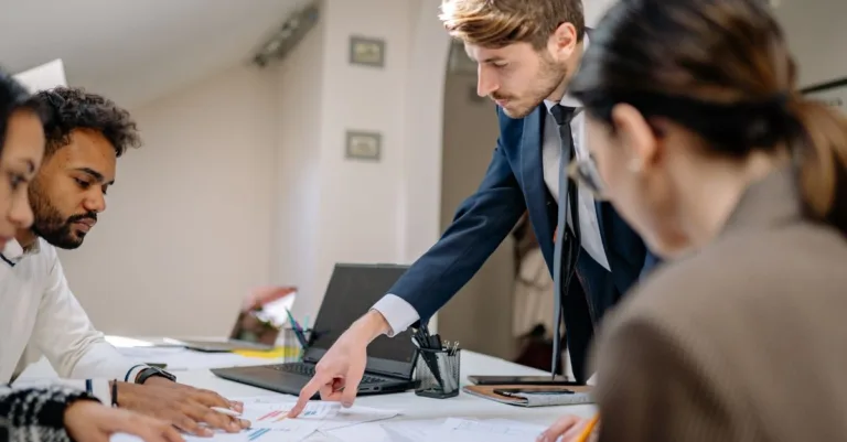 découvrez les meilleures pratiques et outils pour une gestion de projet efficace, optimisant la planification, l'organisation et le suivi des tâches.