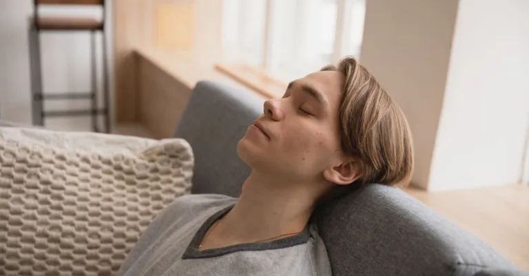 découvrez des techniques de relaxation efficaces pour réduire le stress et favoriser le bien-être quotidien.