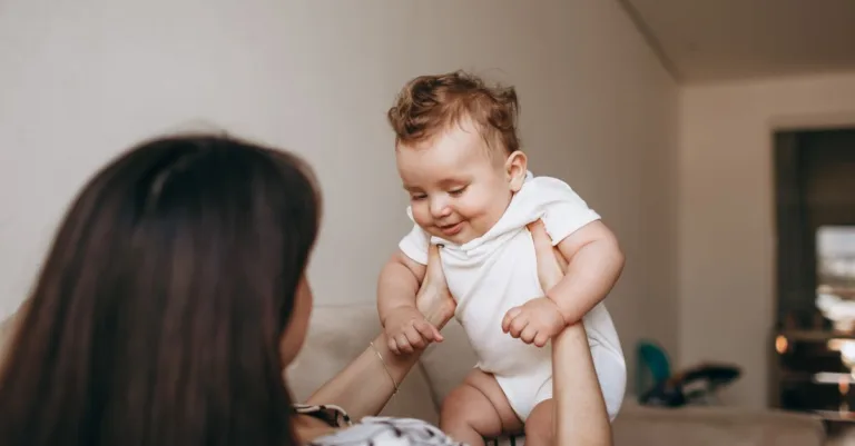 guide complet pour les jeunes parents : conseils pratiques, astuces et informations essentielles pour bien s'occuper de votre bébé.