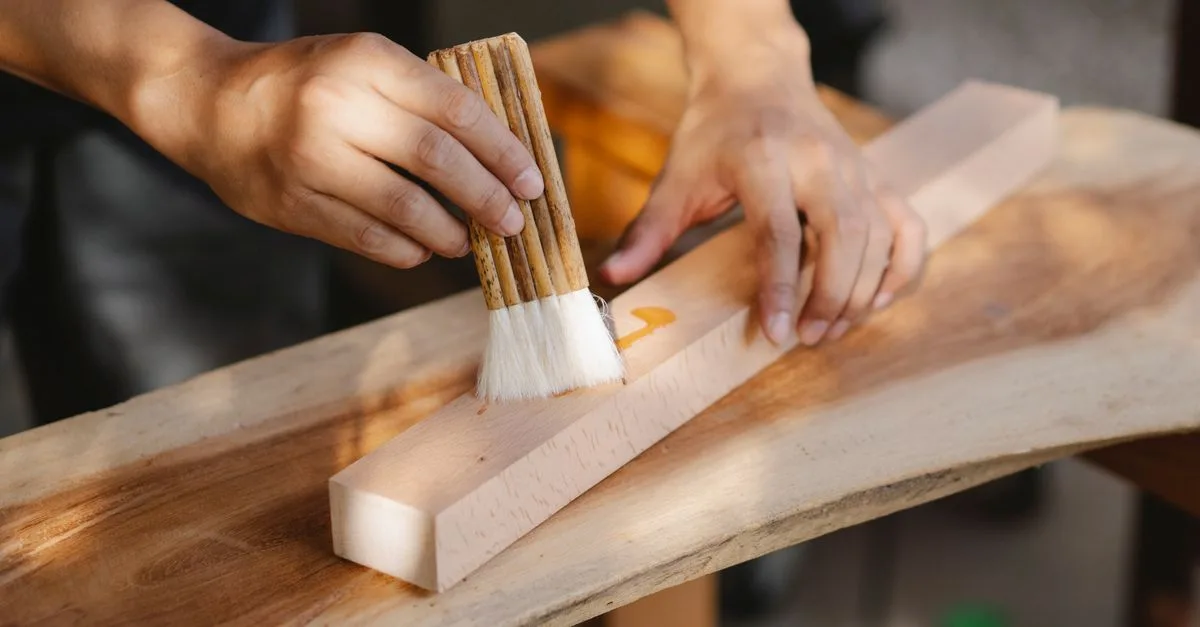 découvrez le rapport idéal entre la térébenthine et l'huile de lin pour le traitement et la protection du bois, afin d'obtenir une finition parfaite et durable.