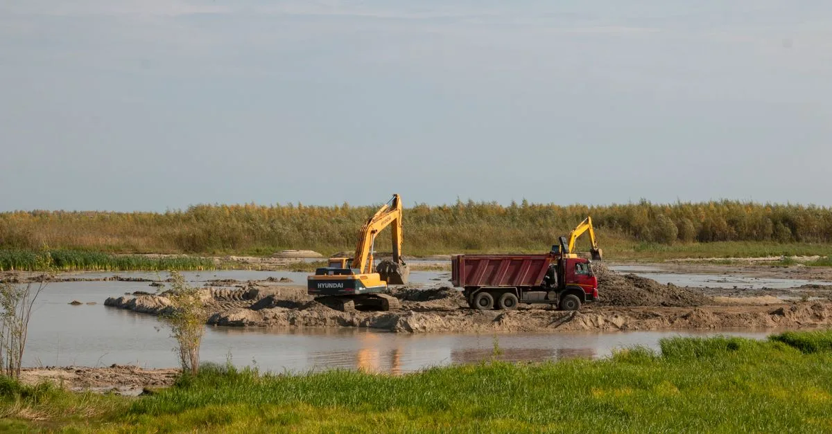 découvrez nos services de terrassement et travaux de construction pour préparer efficacement votre terrain à tous types de projets.
