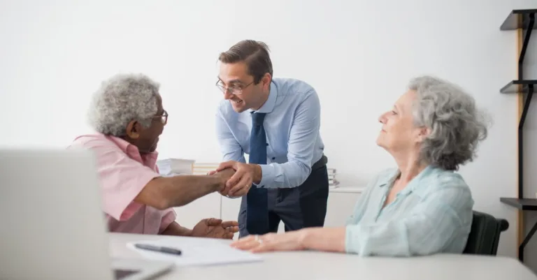 découvrez nos services dédiés aux seniors pour un accompagnement personnalisé, le bien-être et l'autonomie au quotidien.