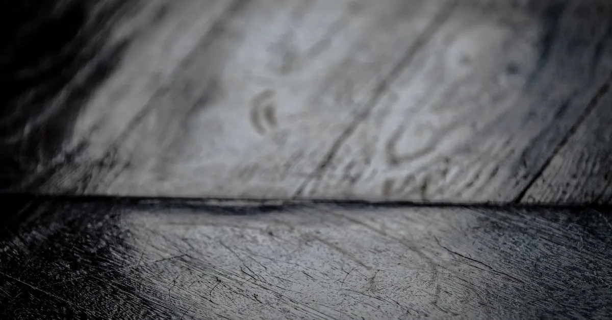 découvrez quelle épaisseur choisir pour une chape sèche sur un plancher en bois et comment préserver la stabilité et la compatibilité du support.