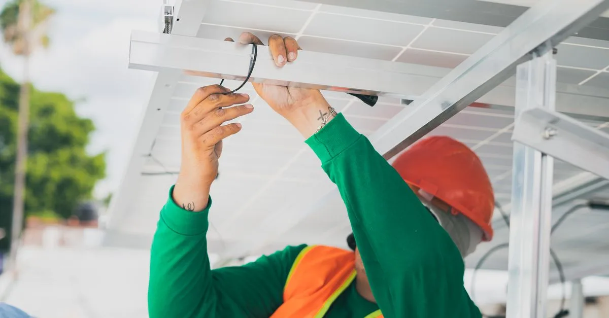 découvrez le coût d’installation d’un store banne électrique et les facteurs qui influencent le prix : dimensions, type de motorisation et complexité de la pose.