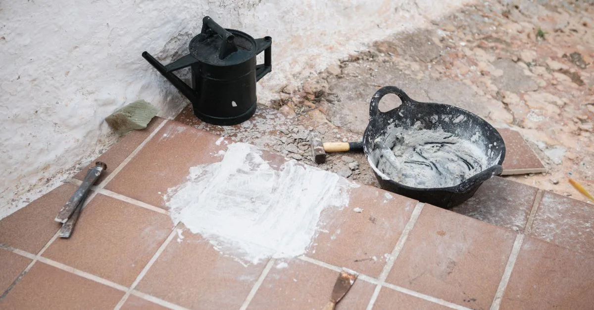 découvrez quelle épaisseur de ragréage autolissant appliquer sur du carrelage, comment préparer le support et réussir une surface lisse et durable.